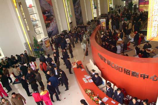 賀國(guó)富縱橫戰(zhàn)略合作伙伴—中國(guó)家俱CBD招商圓滿成功！